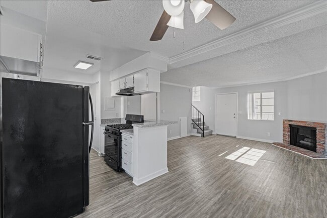 Photo - 18547 Saticoy St Unit 10