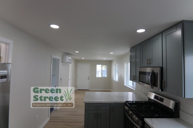 Photo - 3849 Menlo Ave