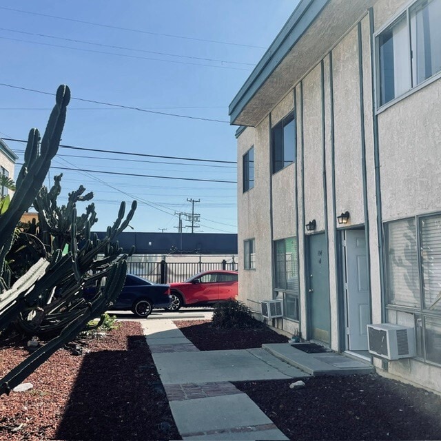 Photo - 5615 Satsuma Ave