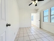 Photo - 727 E 81st St