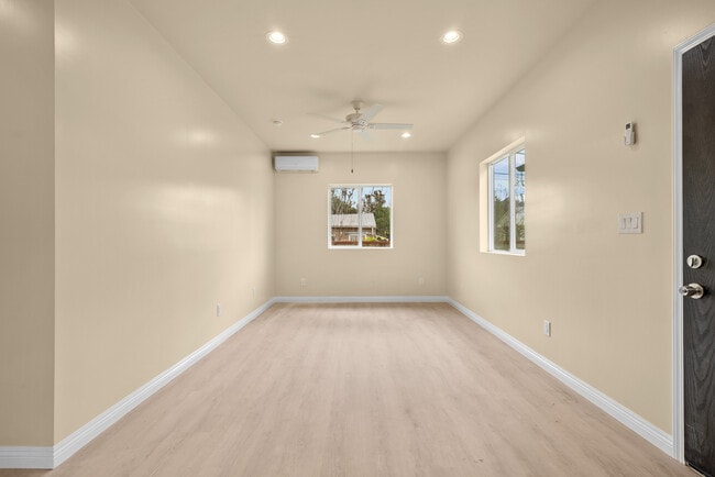 Photo - 146 S Parish Pl