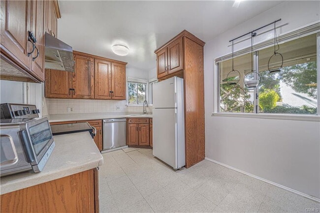 Photo - 3388 Rosewood Ave