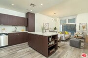 Photo - 630 W 6th St Unit 207