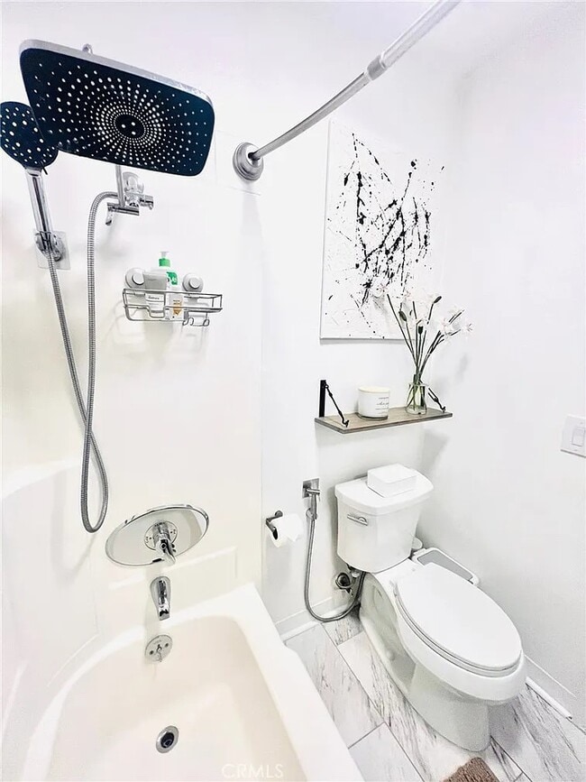 Building Photo - 23515 Lyons Ave Unit 232