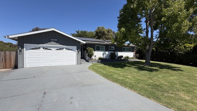 Building Photo - 3709 Avenida Palo Verde