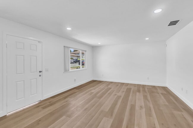 Photo - 3531 Rainbow Ln Unit 3531