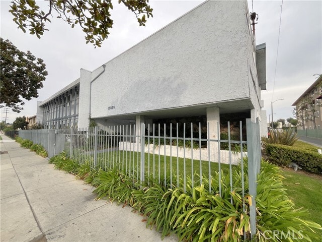 Building Photo - 12926 Doty Ave Unit 9