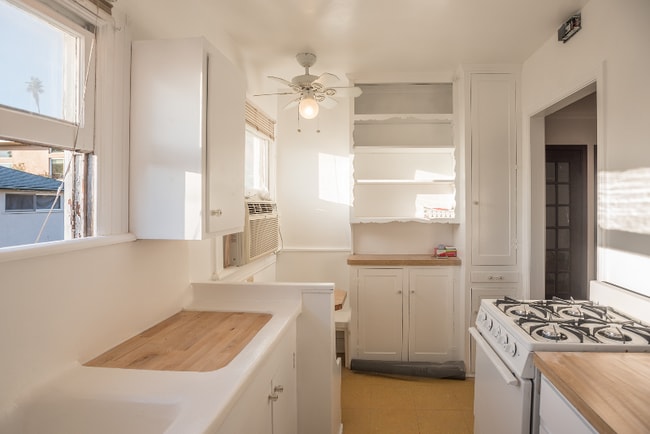 Building Photo - 2021 Rodney Dr Rental