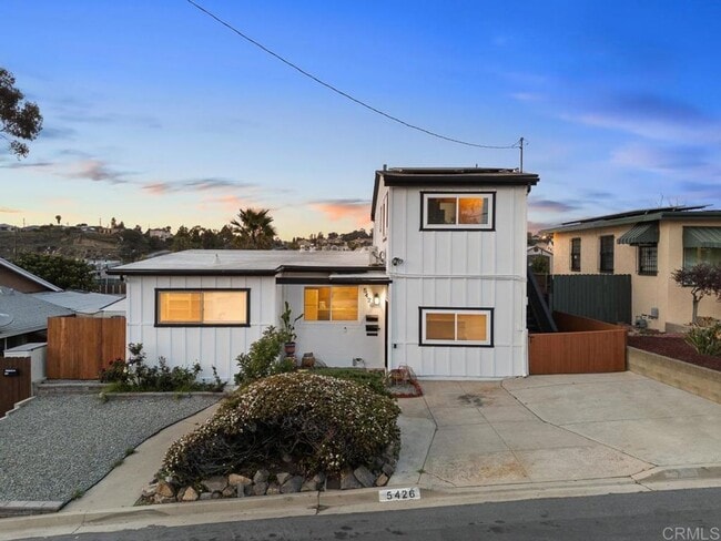 Building Photo - Spacious Remodeled Home with Separate Apar...