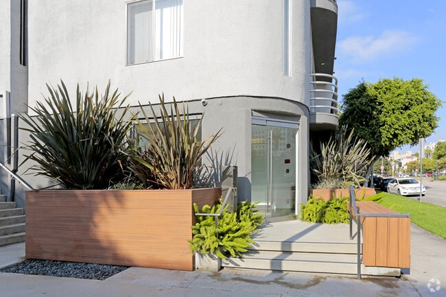 Photo - 8600 Burton Way