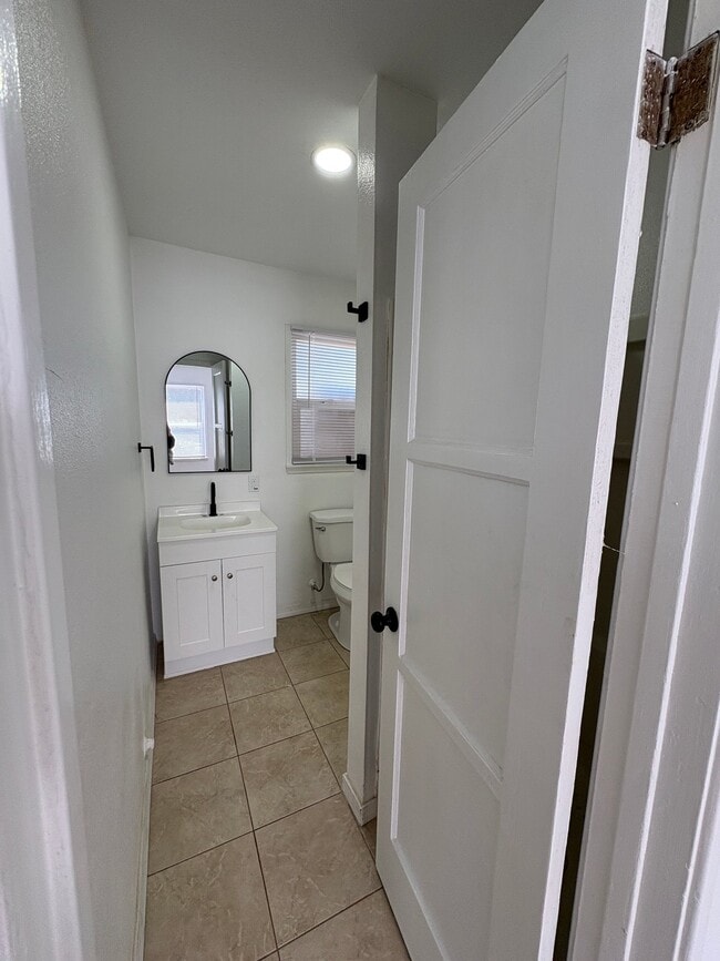 Photo - 737 W Vernon Dr