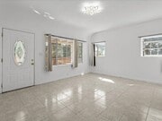 Photo - 1635 McCollum St