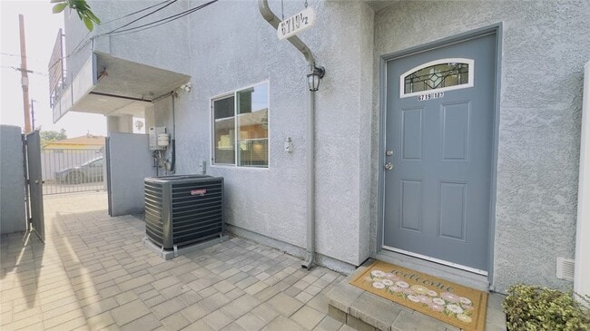 Building Photo - 6719 Vineland Ave