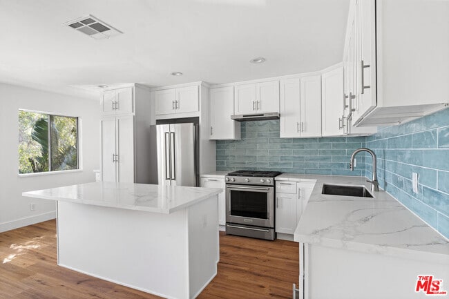 Building Photo - 614 6th Ave Unit 3 Rental