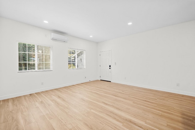 Photo - 3884 Alsace Ave