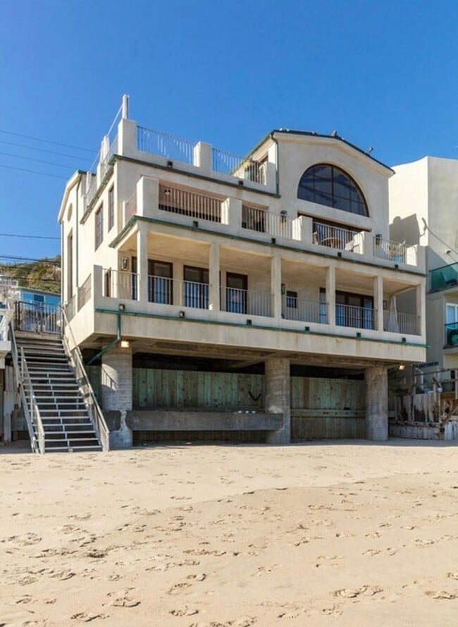 Photo - Architectural Beachfront Retreat on Las Flores Sands
