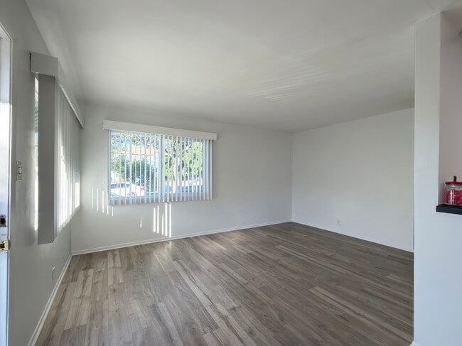 Photo - 1892 Cedar Ave Unit 1892