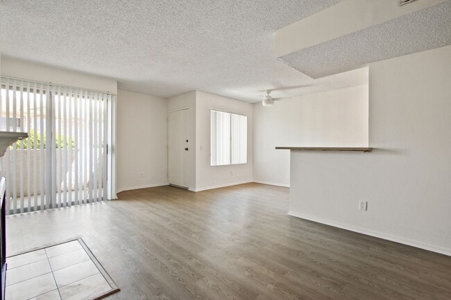 Building Photo - 3685 Watseka Ave