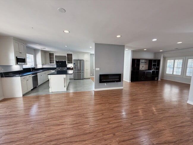 Photo - 5932 Cahill Ave