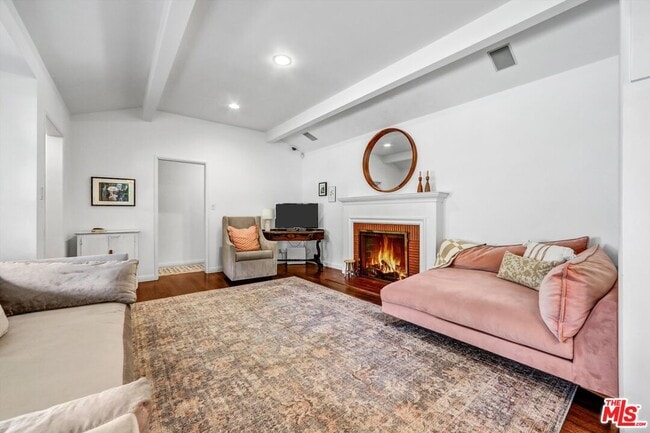 Photo - 3830 Vineland Ave