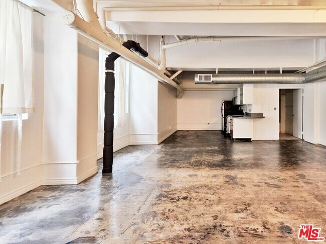 Photo - 215 W 7th St Unit 201