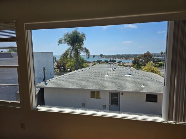 Building Photo - Morena Blvd. 2827-2831 Unit 2831