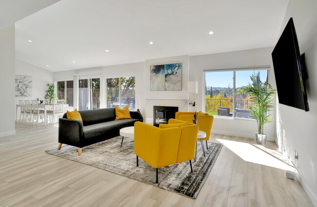 Photo - 5557 Ostin Ave