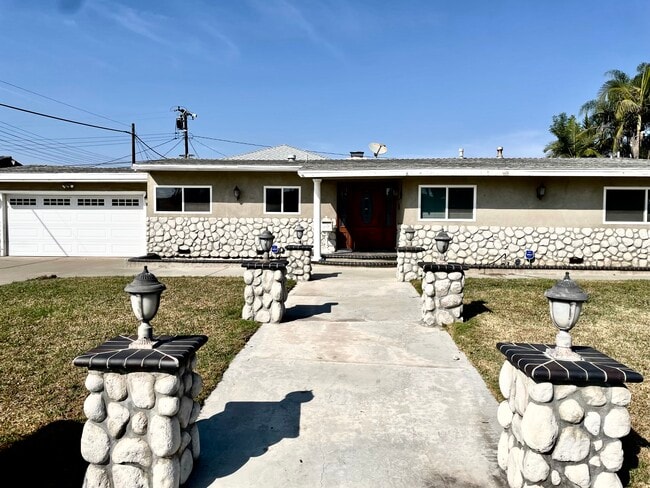 Building Photo - 8781 La Grand Ave