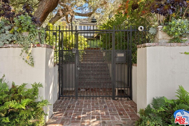 Photo - 7972 Mulholland Dr