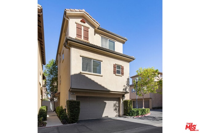 Building Photo - 6840 De Celis Pl