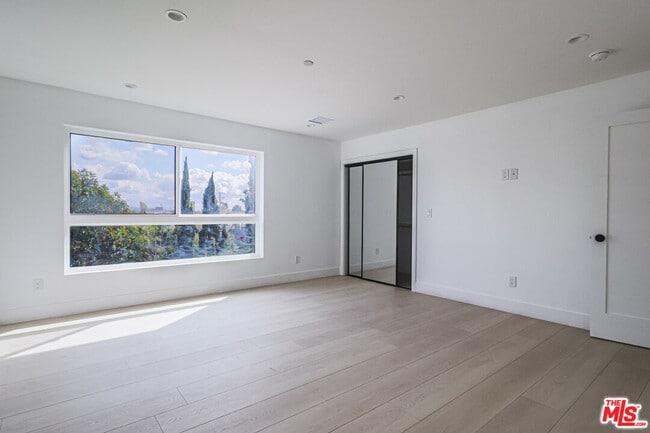 Photo - 11814 1/2 Gilmore St