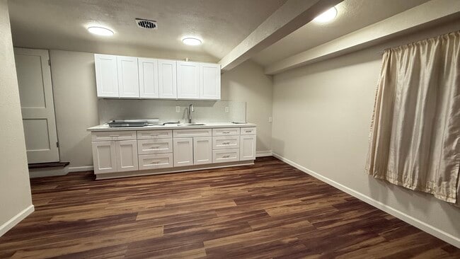 KITCHEN - 4400 N Lakewood Blvd Apartments Unit 4400 AND A HALF