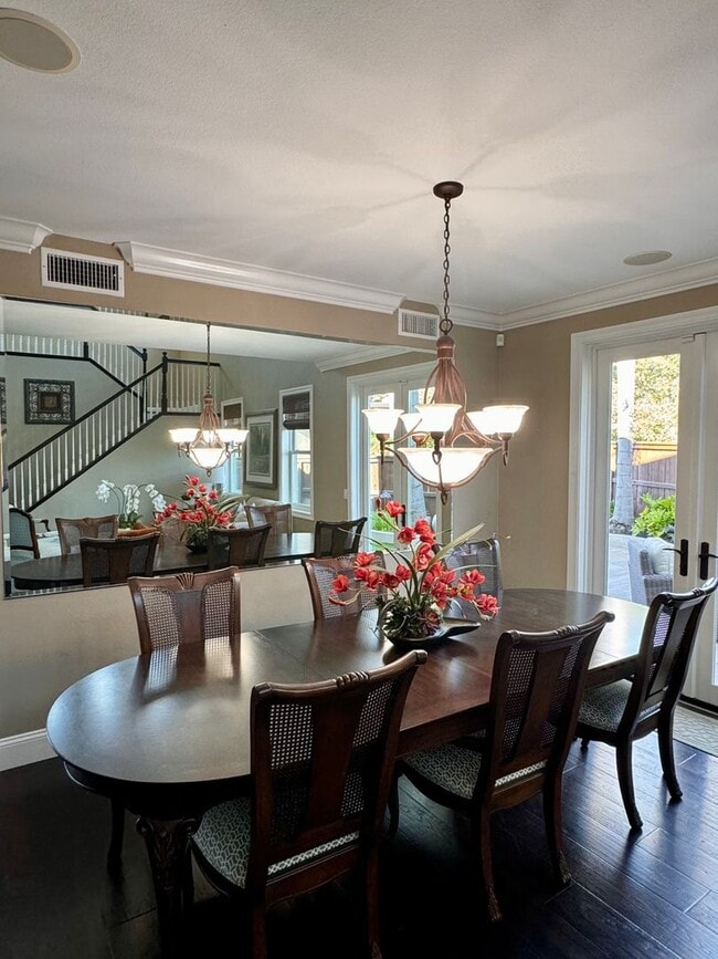 Photo - 935 Bridgeport Ct