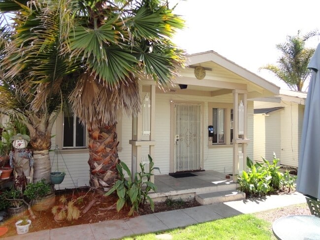 Building Photo - Two Bedroom One Bath Cottage with Hardwood Floors and Patio! Move in Special $1000 off 1st Month'... Unit 3359