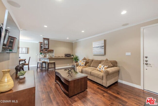 Photo - 525 N Sycamore Ave Unit 419