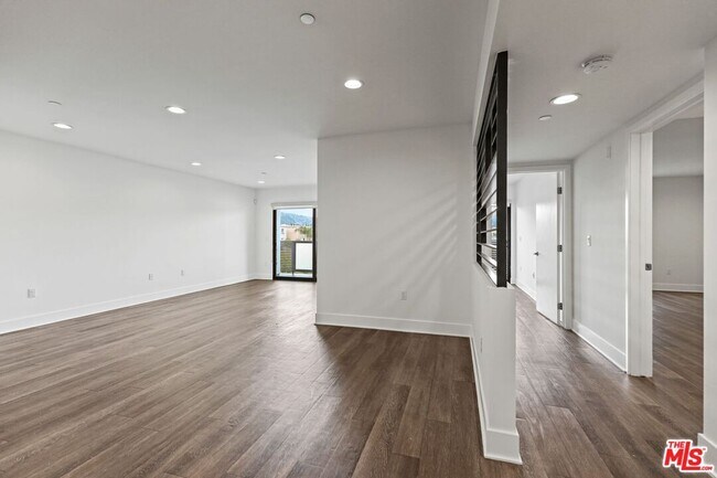 Photo - 748 Wilcox Ave Unit ph9