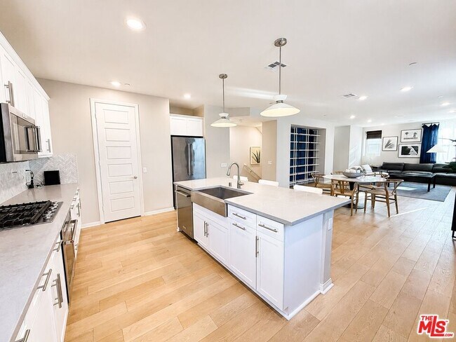 Photo - 751 Daniel Freeman Cir