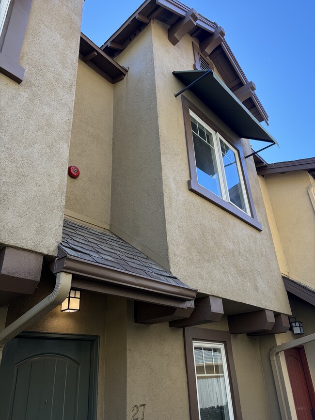 Photo - 345 Kellogg Way