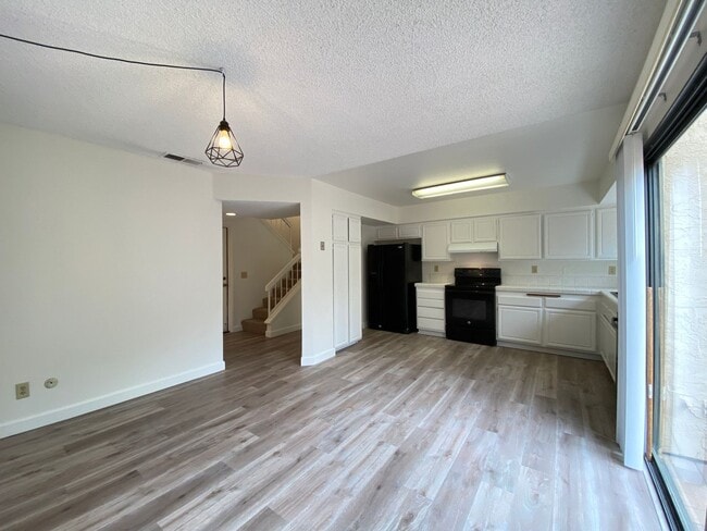 Photo - 3Bd/2.5Ba 2 Story House in Shadowridge!