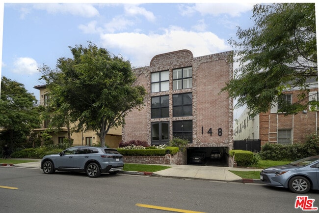 Photo - 148 S Reeves Dr Unit 4