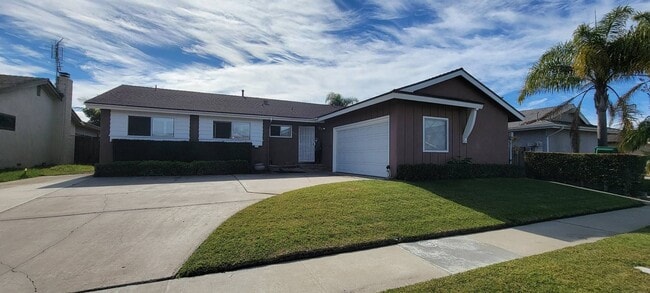 Lovely 4 Bedroom home in UTC with large b... - Lovely 4 Bedroom home in UTC with large b...