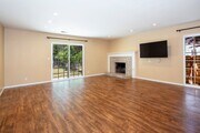 Photo - Santa Barbara Shores 4 bd / 2 bth - walkin... House