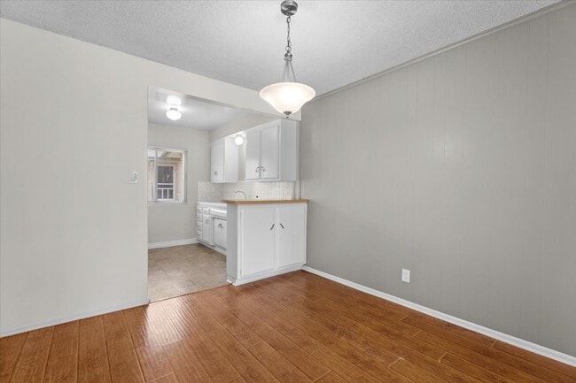 Building Photo - 7749-7755 Saint Bernard St