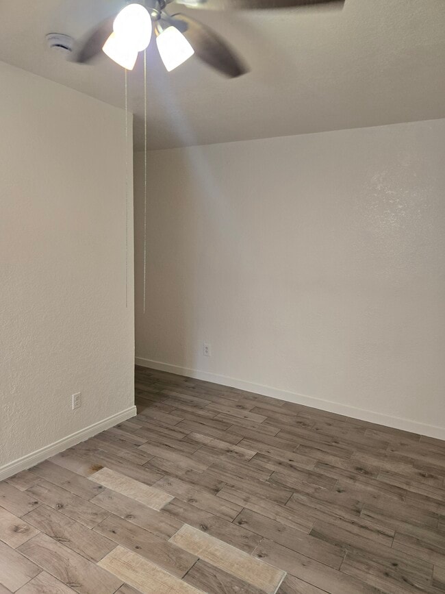 Photo - 139 W Manchester Blvd Unit #3