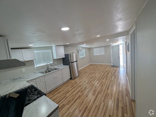 Building Photo - FRESHLY RENOVATED & MOVE-IN READY In South... Unit 1843 Rental