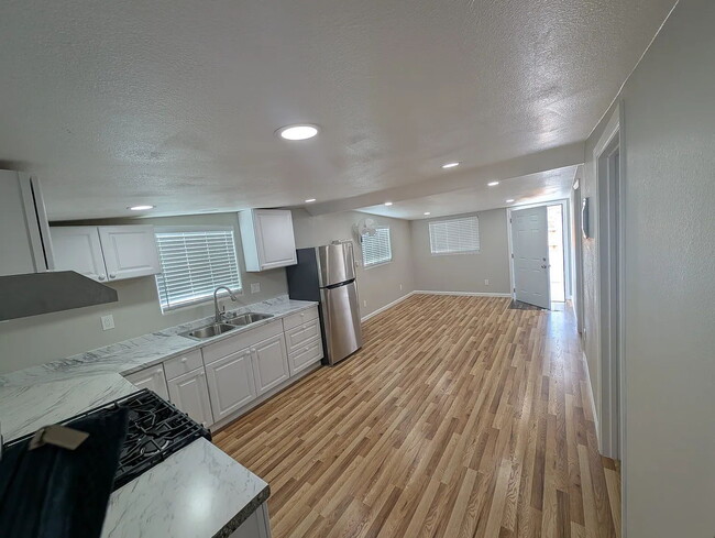 FRESHLY RENOVATED & MOVE-IN READY In South... - FRESHLY RENOVATED & MOVE-IN READY In South... Apartment Unit 1843