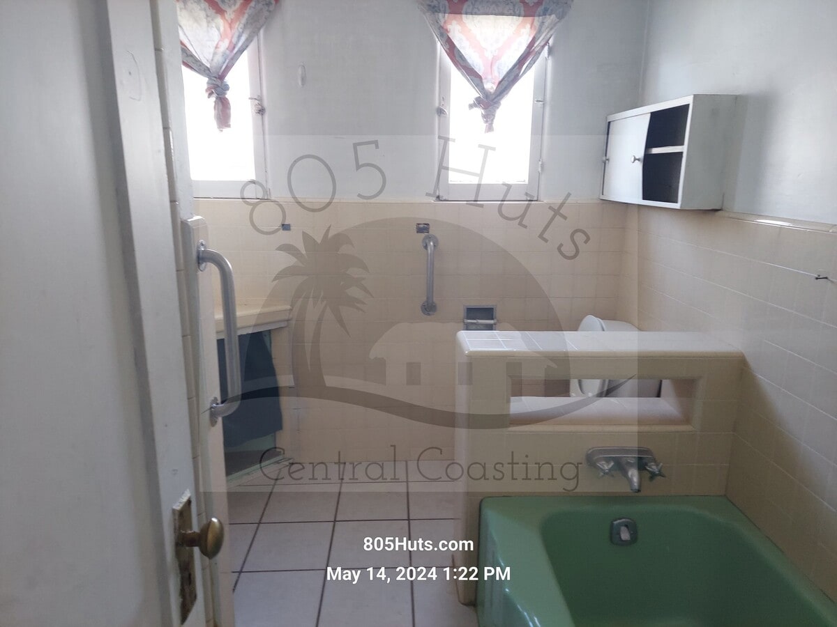 Photo - 327 W Tunnell St