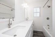 2BR, 1BA - 750SF - Bathroom - Stonewood Apartments