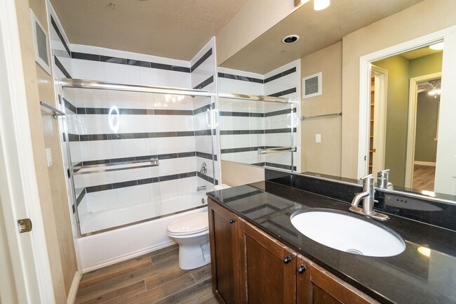 Building Photo - 3550 Lebon Dr