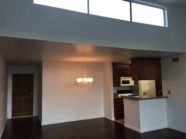 Dining area - 5700 Etiwanda Ave Unit Family Friendly